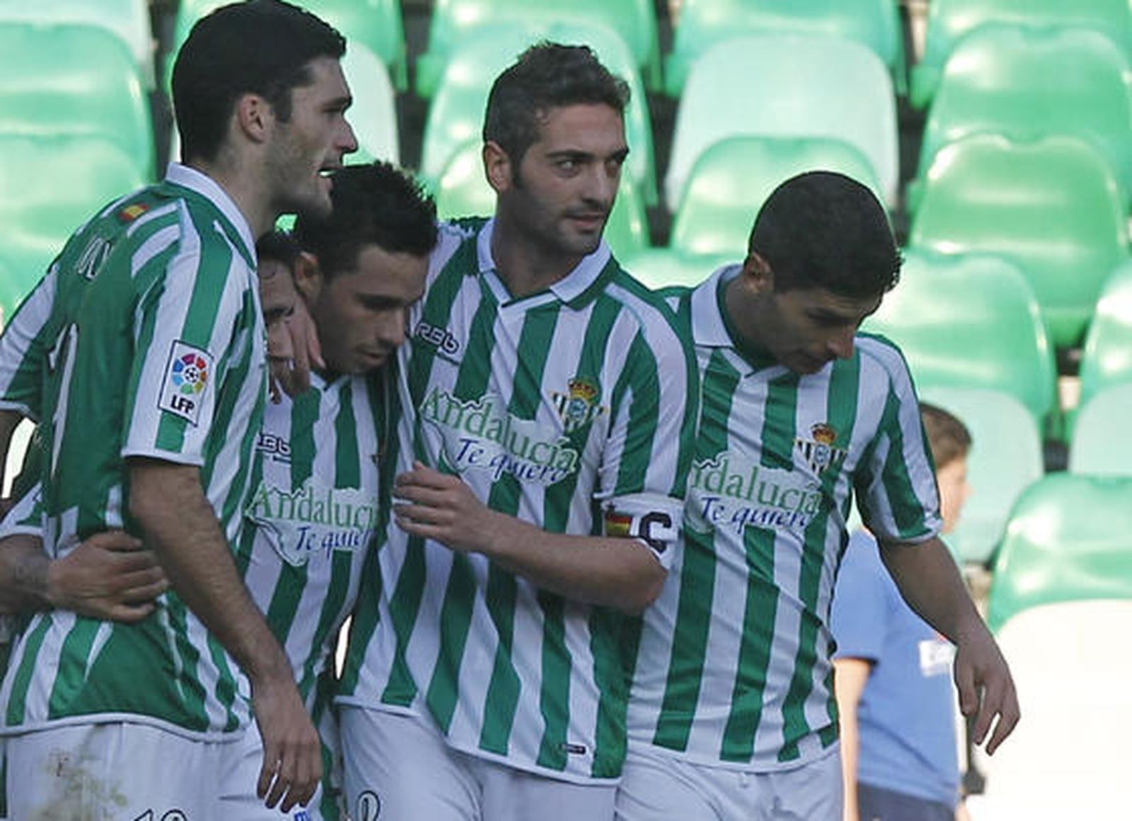 El Betis siguen mostrándose sólido en el Villamarín al ganar 3-0 al Alcorcón. / Antonio Pizarro