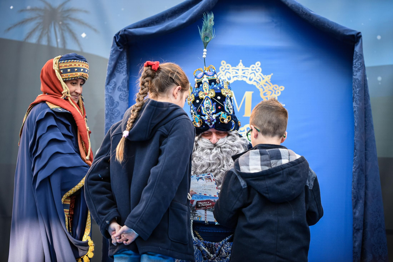 Imágenes de la entrega de cartas a SSMM Los Reyes Magos en el Ayuntamiento