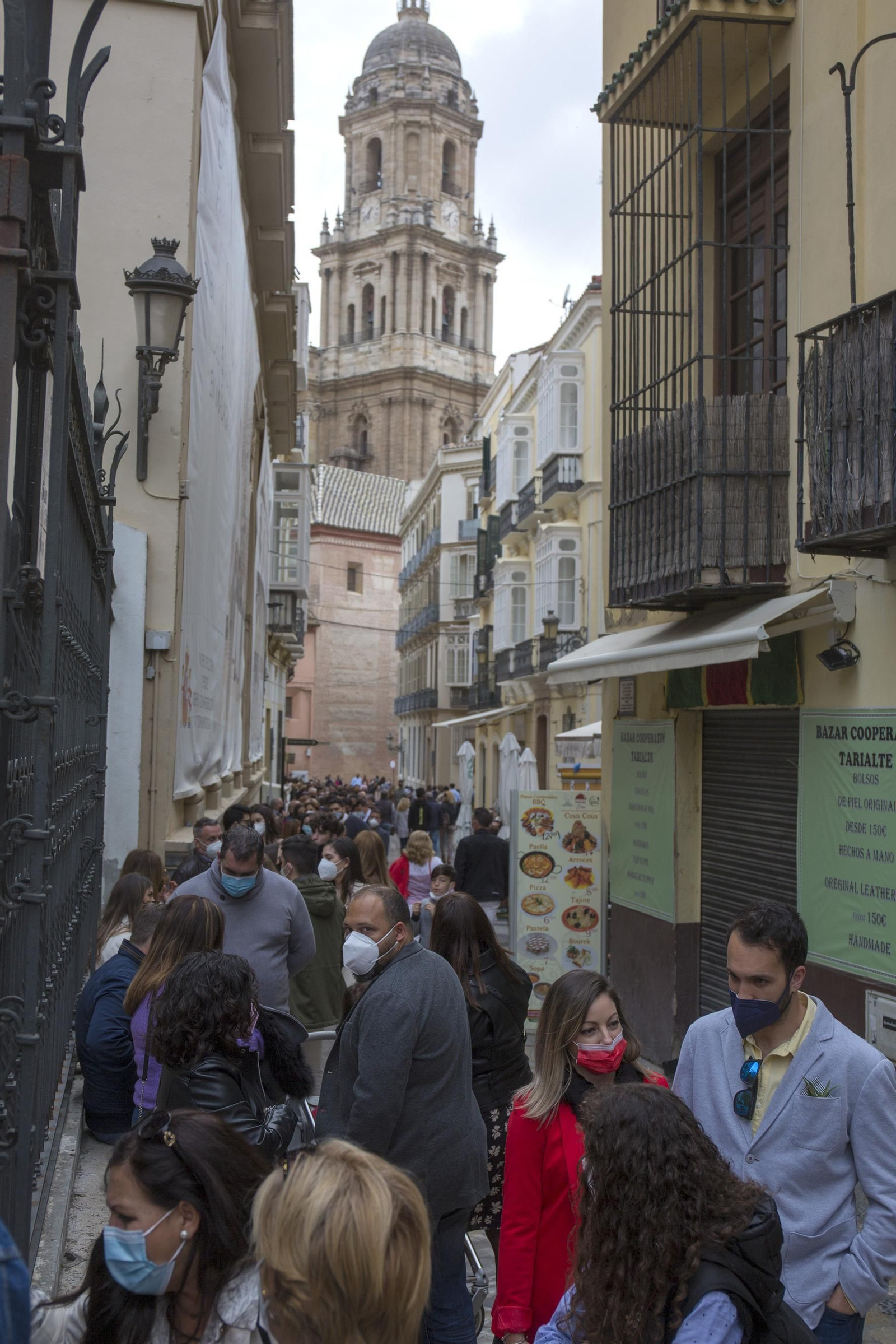 Las fotos del Domingo de Ramos, con largas colas en los templos