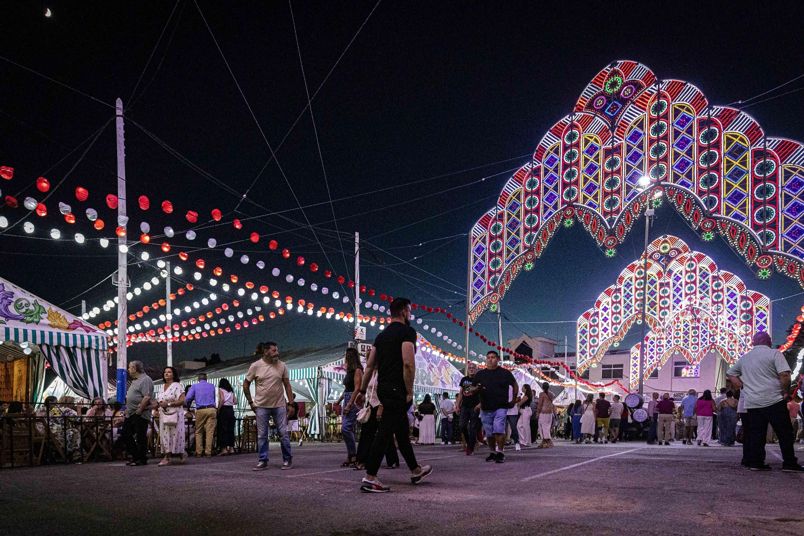 Búscate en las imágenes del viernes de Feria en San Fernando