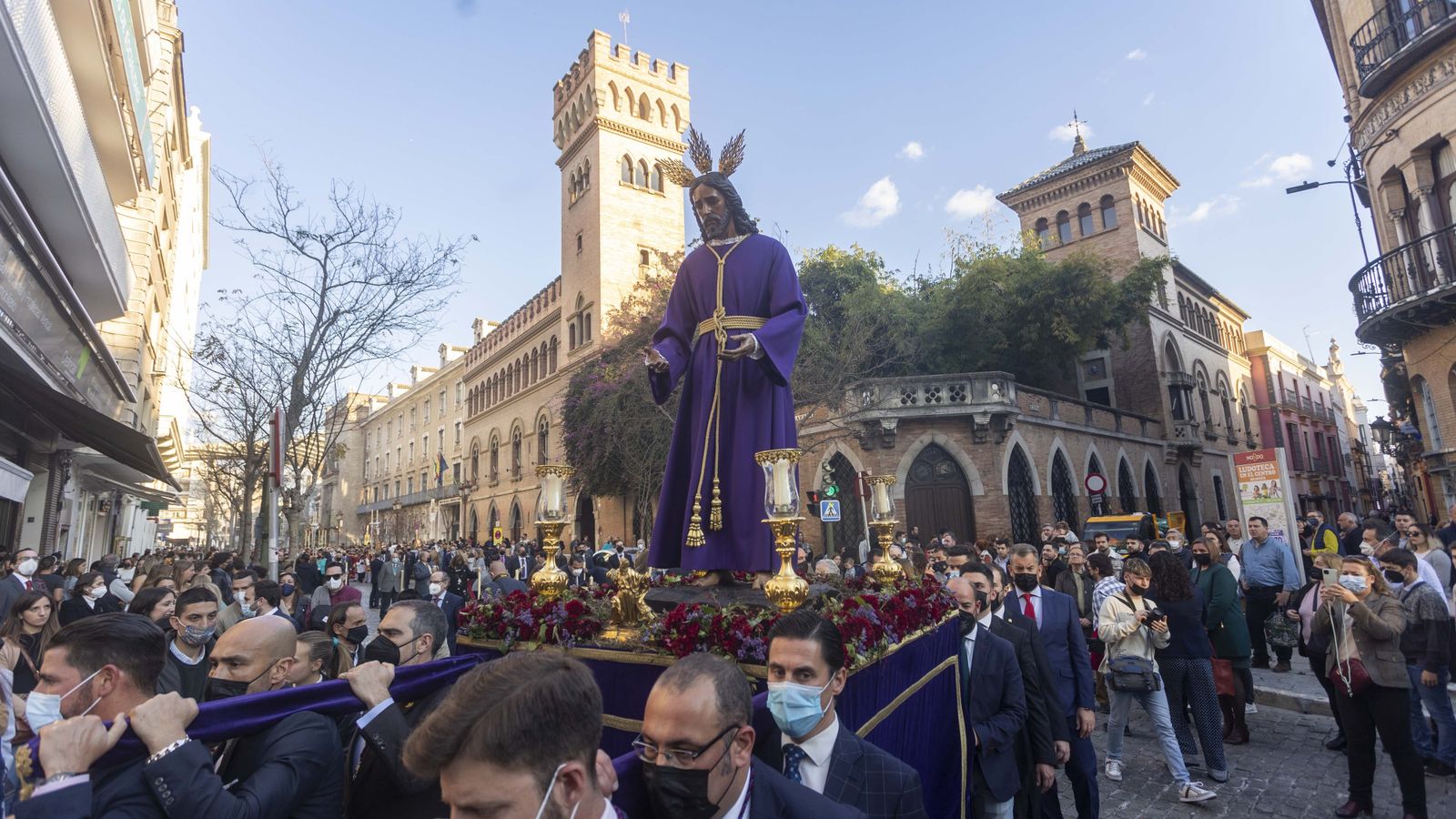 El traslado de los Panaderos a su capilla en imágenes