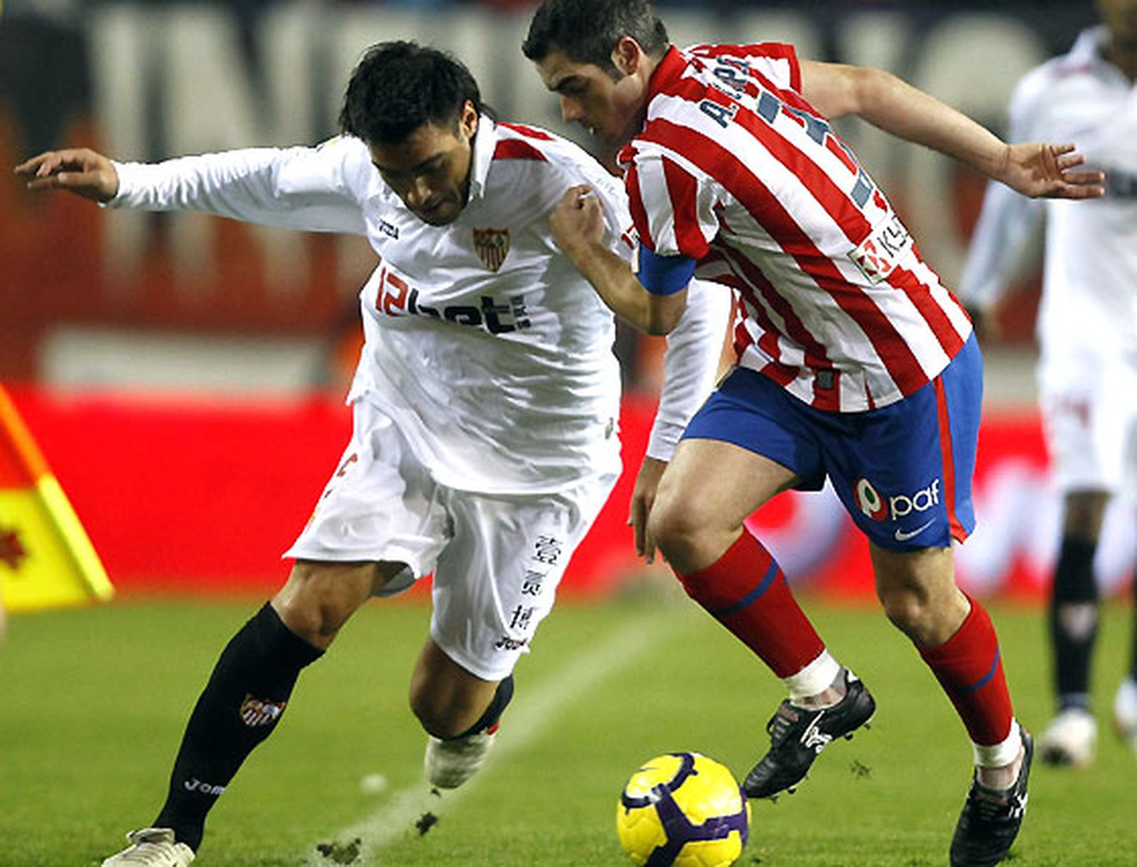 El Sevilla, que se adelantó en el marcador, salió derrotado del Calderón por un gol en propia puerta de Dragutinovic y otro de Antonio López en el 93.

Foto: Reuters / Afp Photo / Efe
