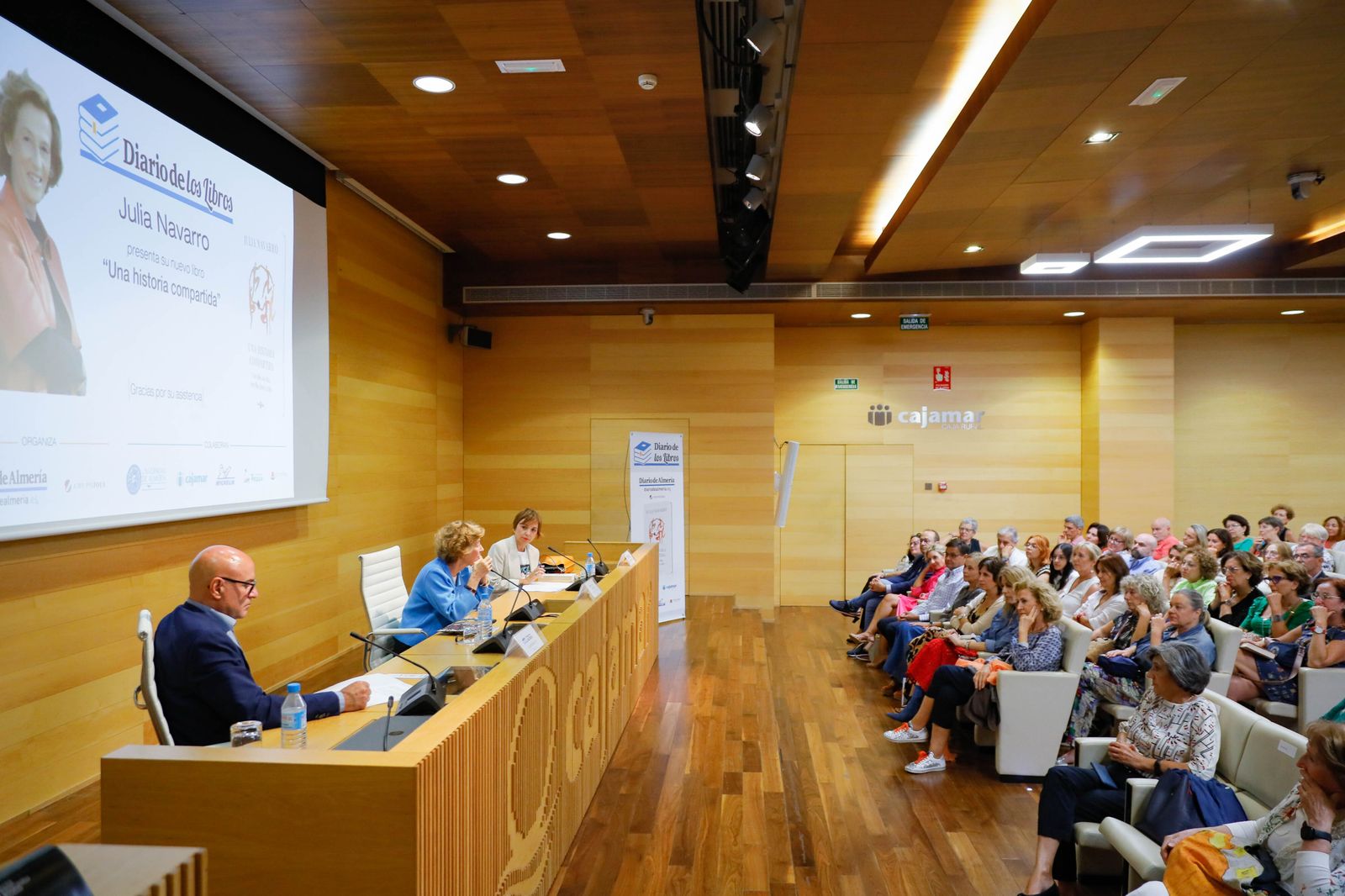 Imágenes de Diario de los Libros, con Julia Navarro