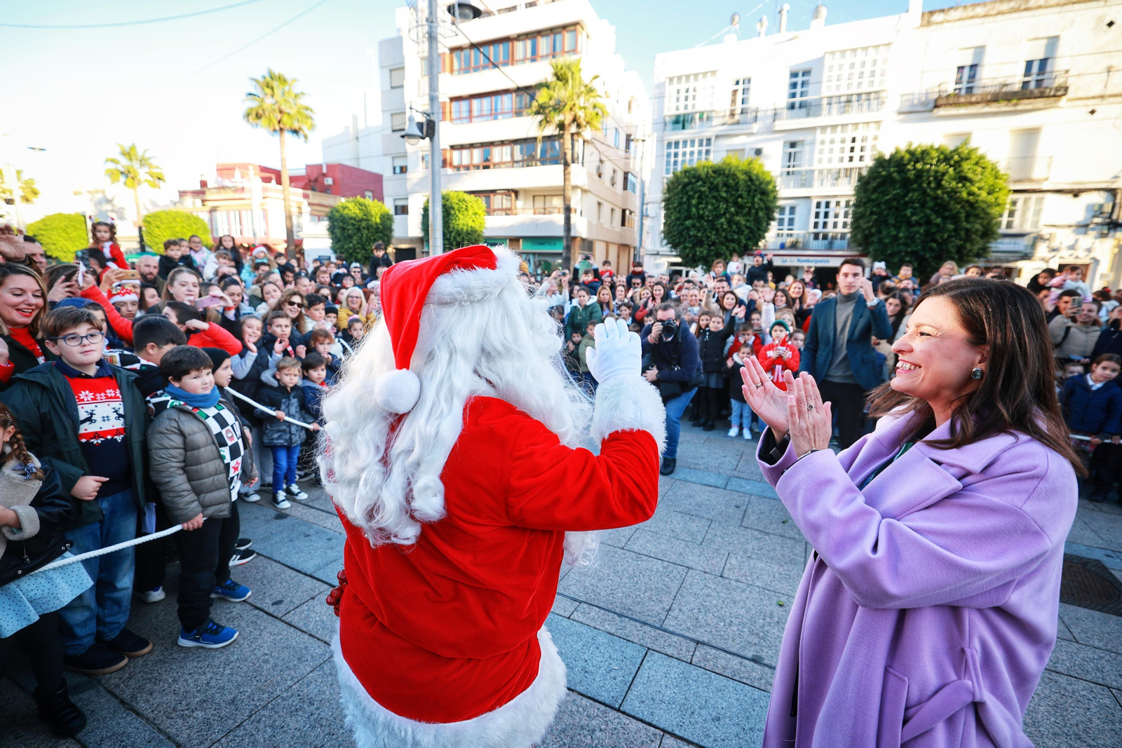 Papa Noel abre su casa en San Fernando: las imágenes de la inauguración y los horarios para visitarlo