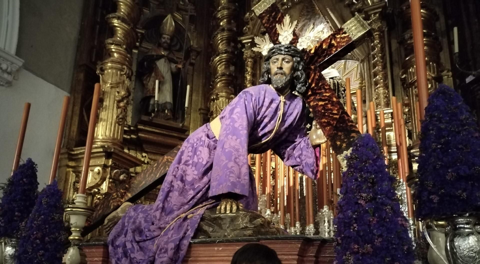 El Señor de las Tres Caídas, este pasado lunes, recibiendo visitas en su sede de San Lucas.
