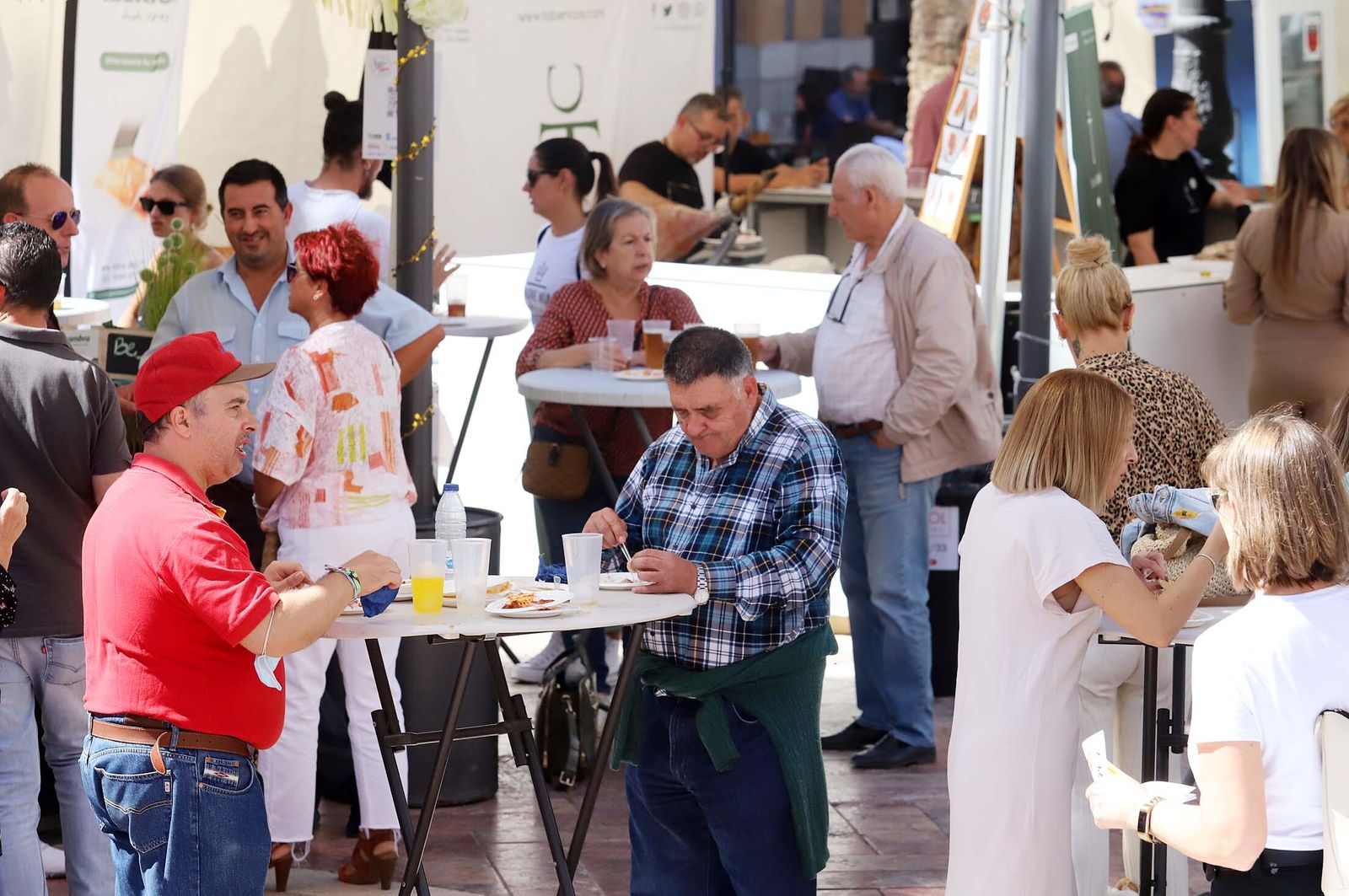 Imágenes del gran ambiente en el segundo día de la Feria de la Tapa