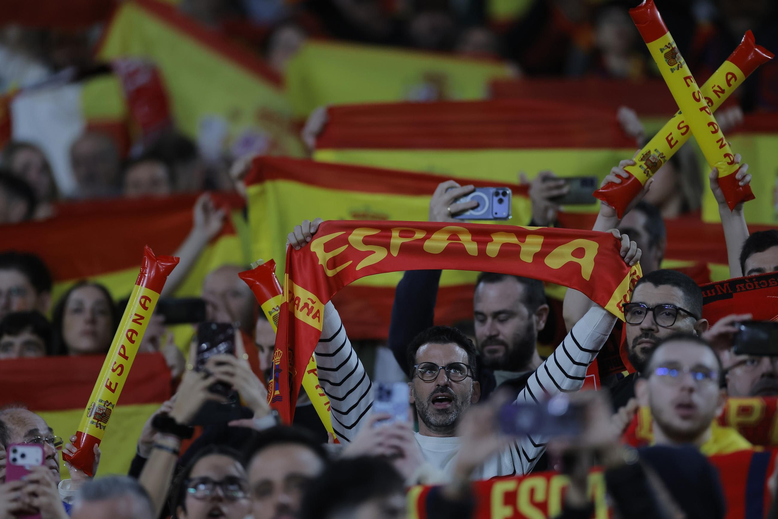 Búscate en las fotos del España - Turquia