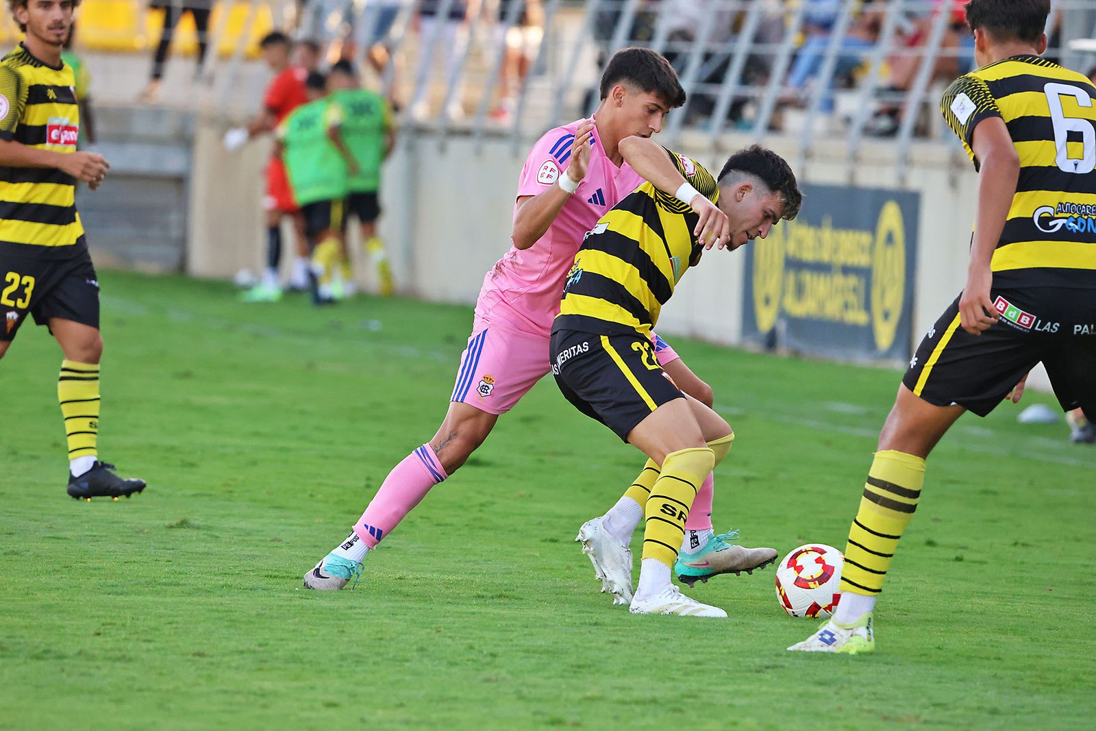 Imágenes del Trofeo de la Bella entre el San Roque de Lepe y el Recreativo de Huelva