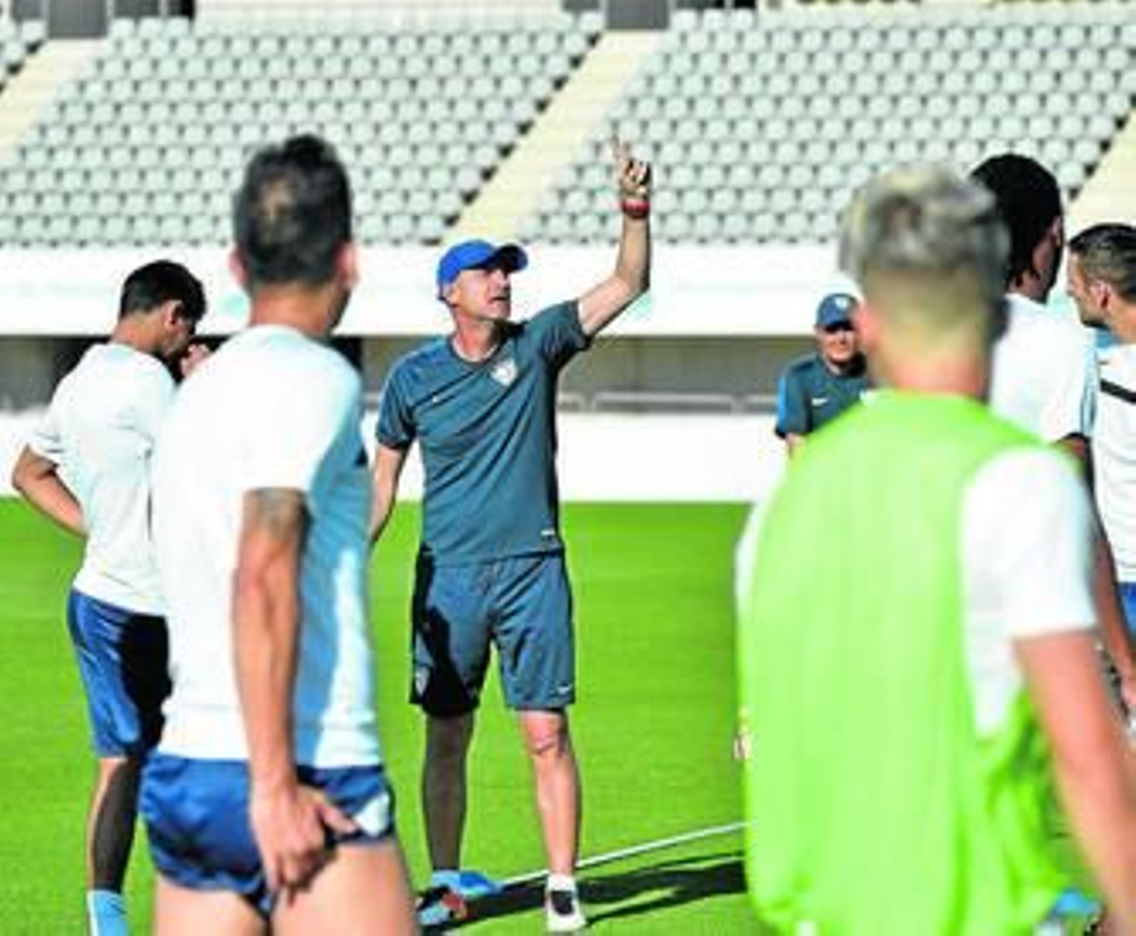 Juande Ramos imparte órdenes a los suyos.