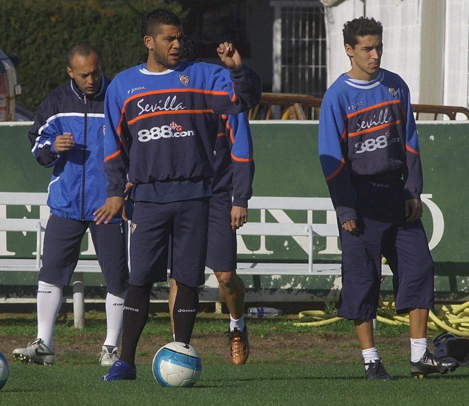 Con otro mito del fútbol, Daniel Alves, el jugador con más titulos del mundo