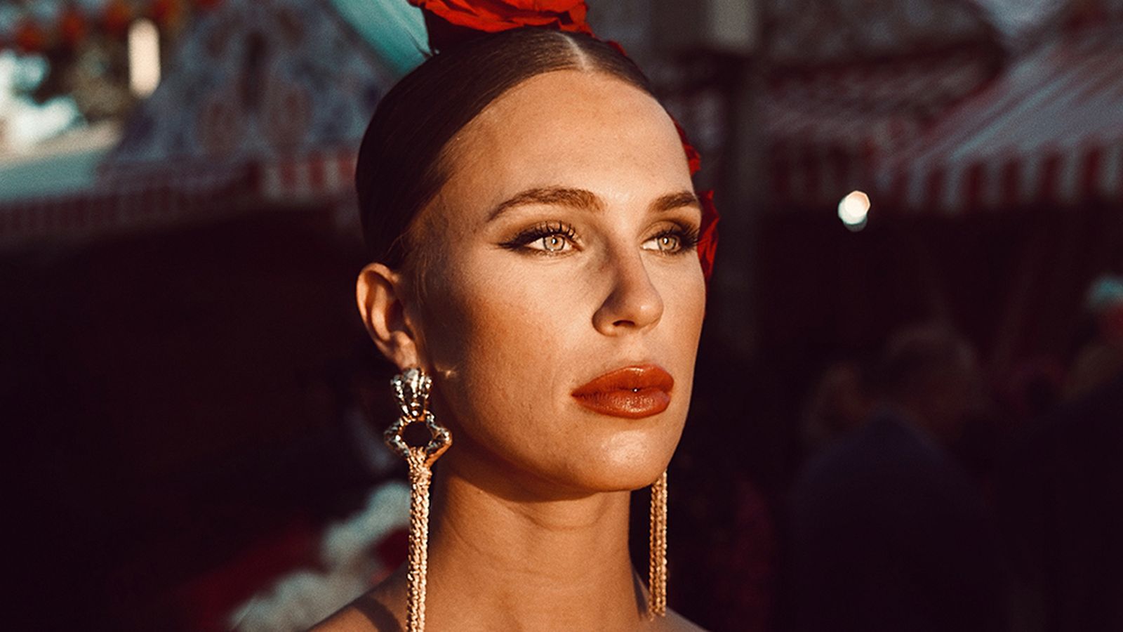 La Influencer @ROUSBAREA_ en el Real de la Feria de Abril.