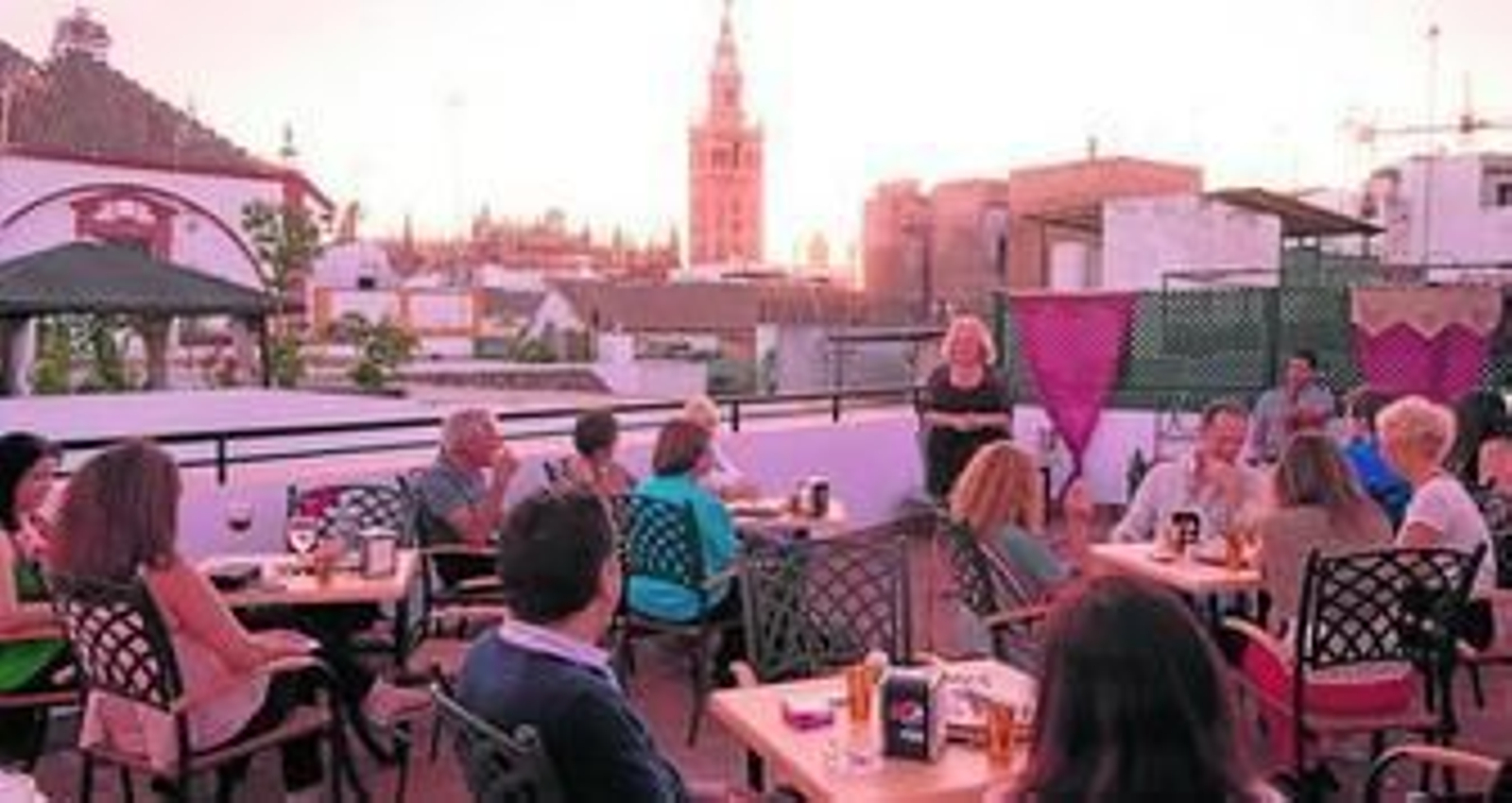 1. 'Té sefardí' es una de las propuestas de ocio que oferta la empresa. 2. Conocer el pasado andalusí del Barrio de Santa Cruz o Triana es el principal cometido de Be Sepharad! 3. El flamenco y sus influencias judías también son tratados.