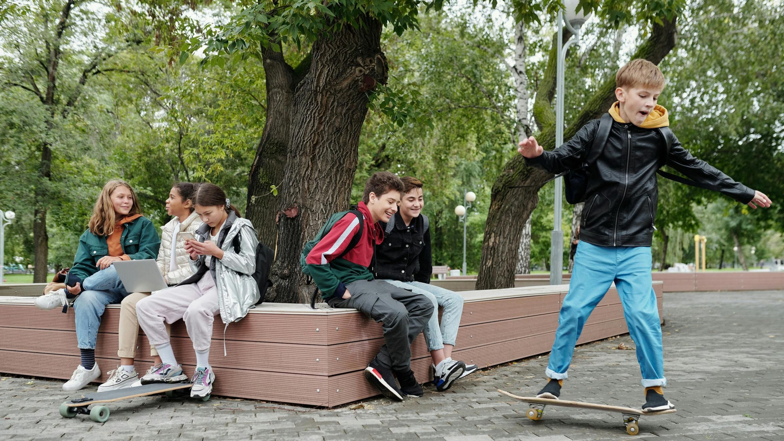 Los teléfonos móviles que mejor se adaptan a tus hijos para este nuevo curso 2025-2026