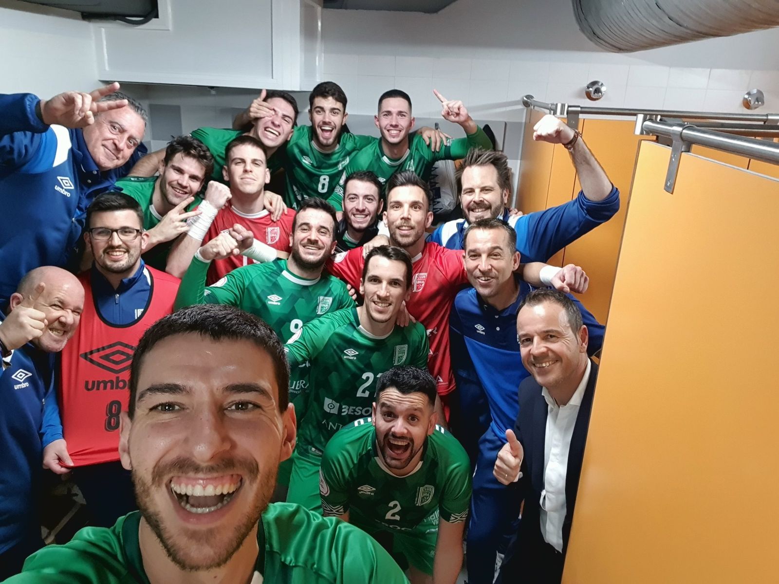 El BeSoccer UMA Antequera celebra el triunfo.