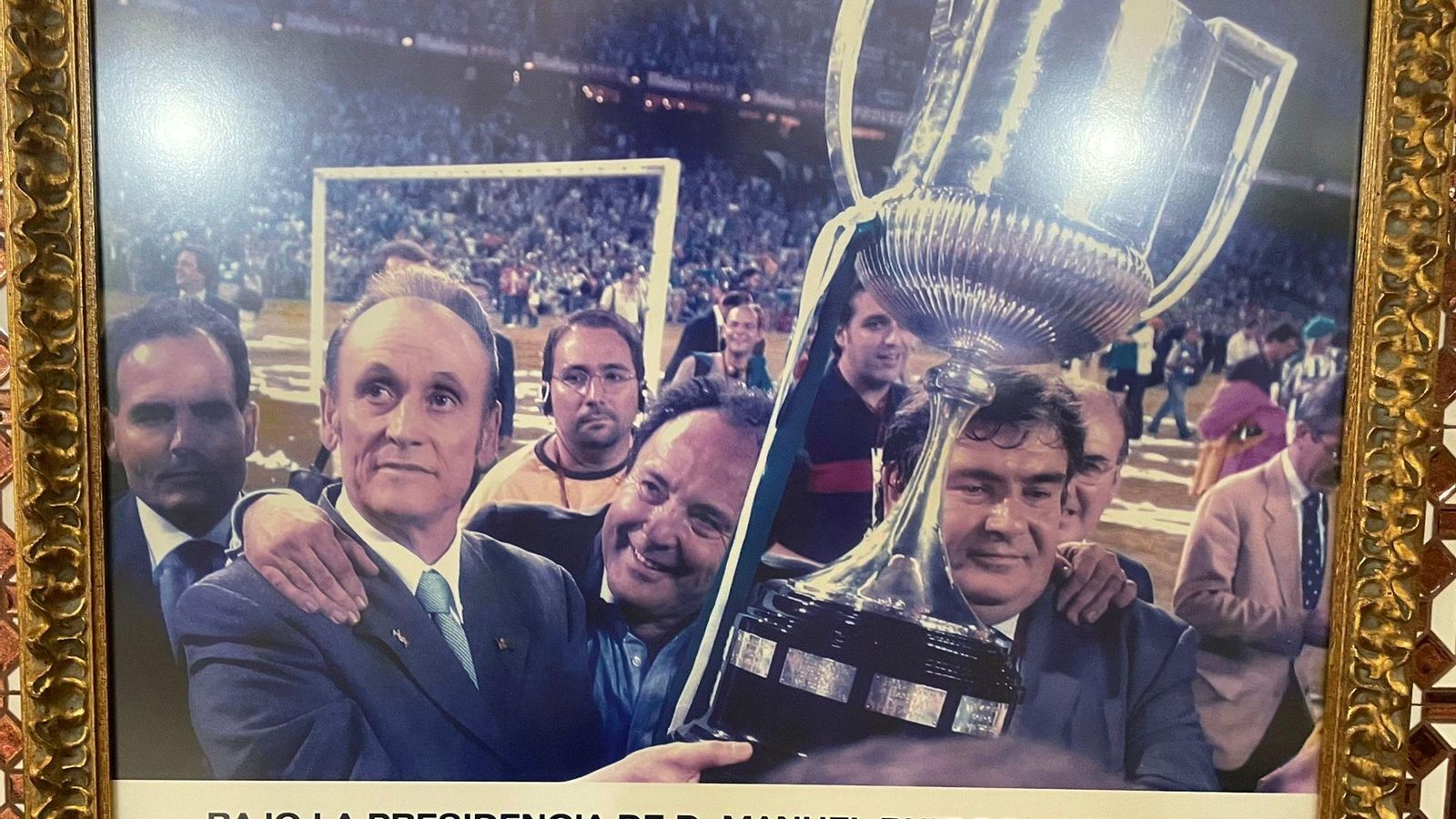 Lopera junto a Gregorio Conejo tras ganar la Copa del Rey.