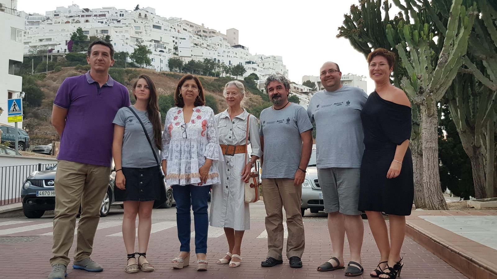 El director de la excavación, José Mª M. Civantos, junto a las autoridades colaboradoras.