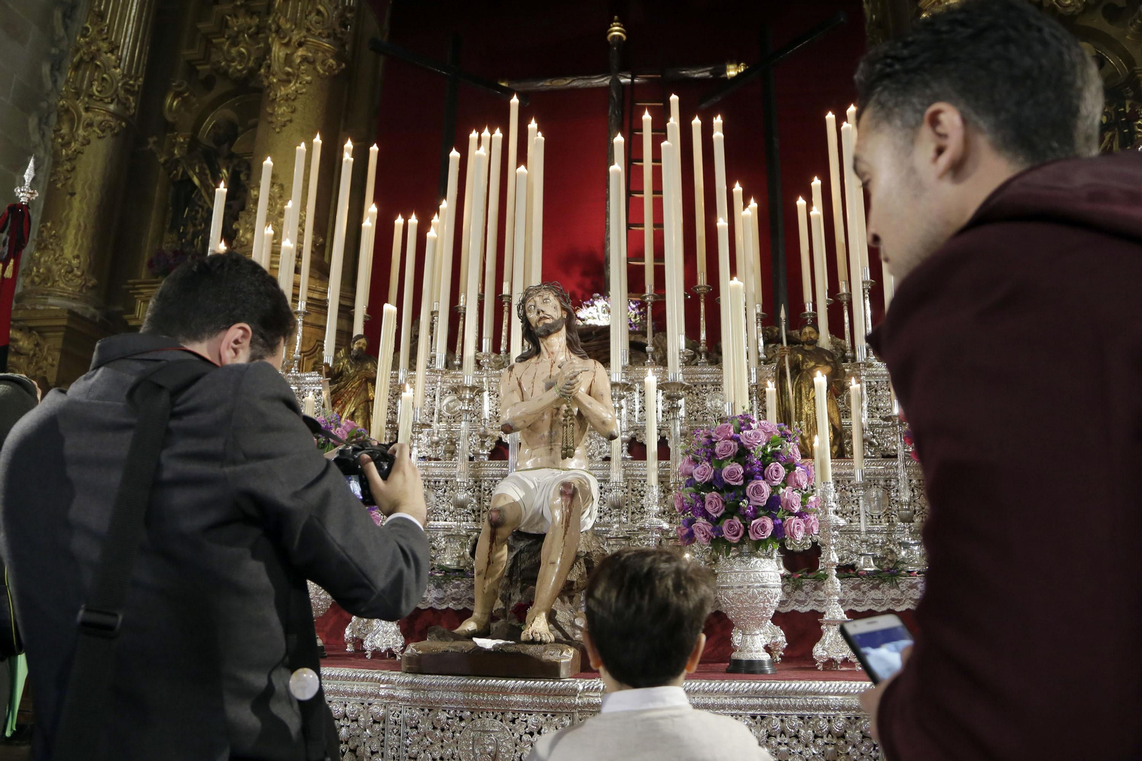 Momentos de los besamanos y besapies de este domingo de Pregón