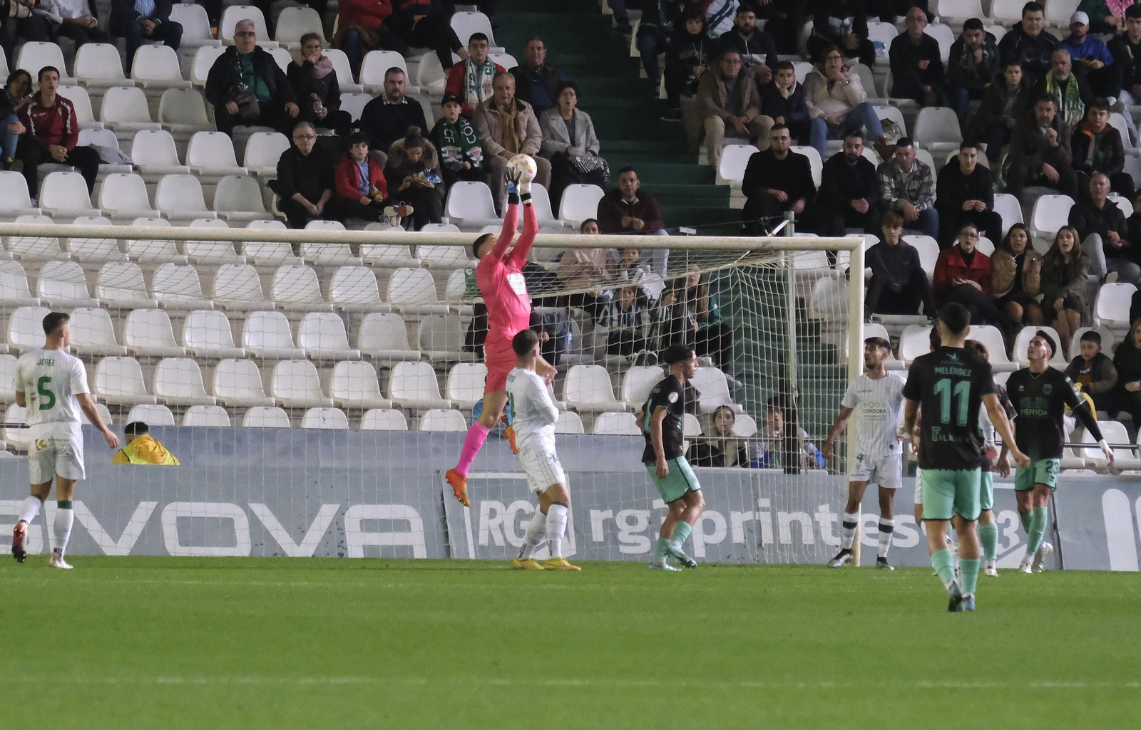 Un revés doloroso: las imágenes de la derrota del Córdoba CF ante el Mérida