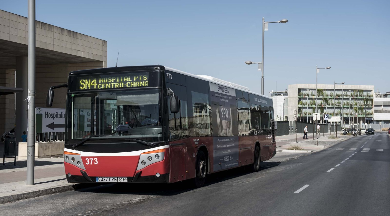 La línea SN4 a su paso por el Campus de la Salud.