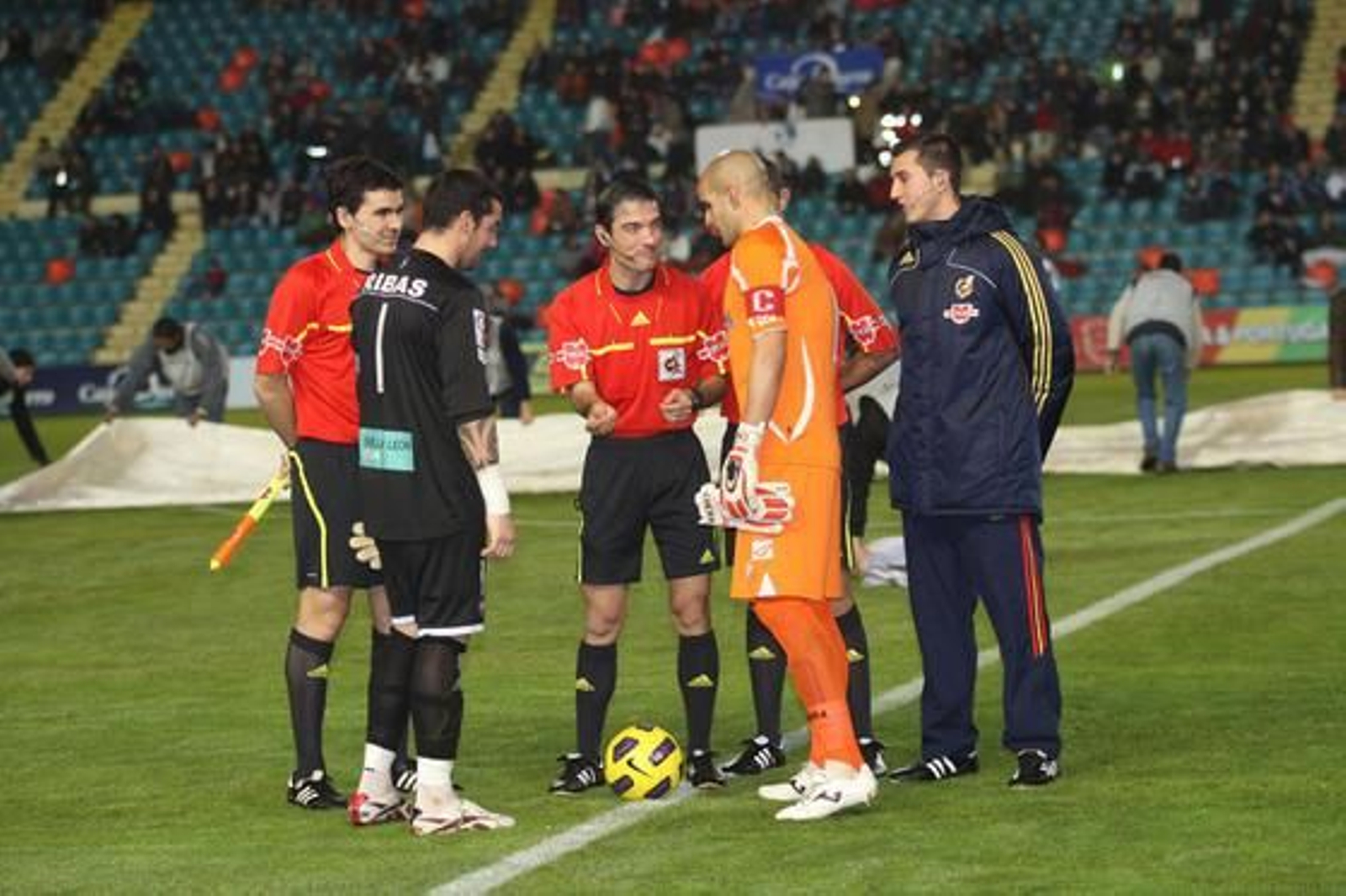 El equipo azulino se impone en el Helmántico y encadena así seis victorias seguidas, colocándose cuarto en la tabla./ Fotos: LOF

Foto: LOF