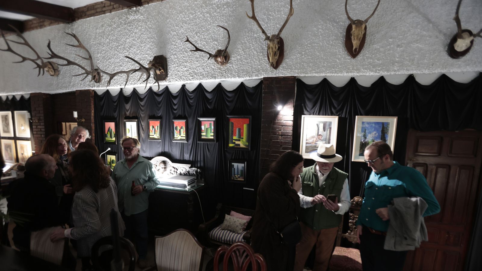 Las fotos de la exposición colectiva de pintura en la finca "El Coleta"