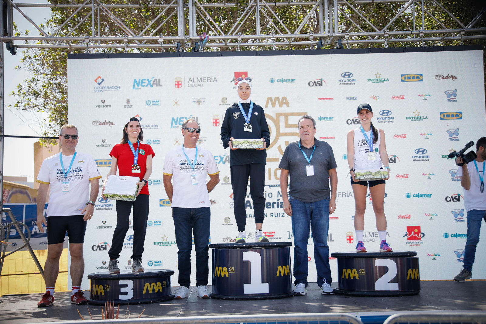 Imágenes de los premiados en la Media maratón de la Cuidad de Almería