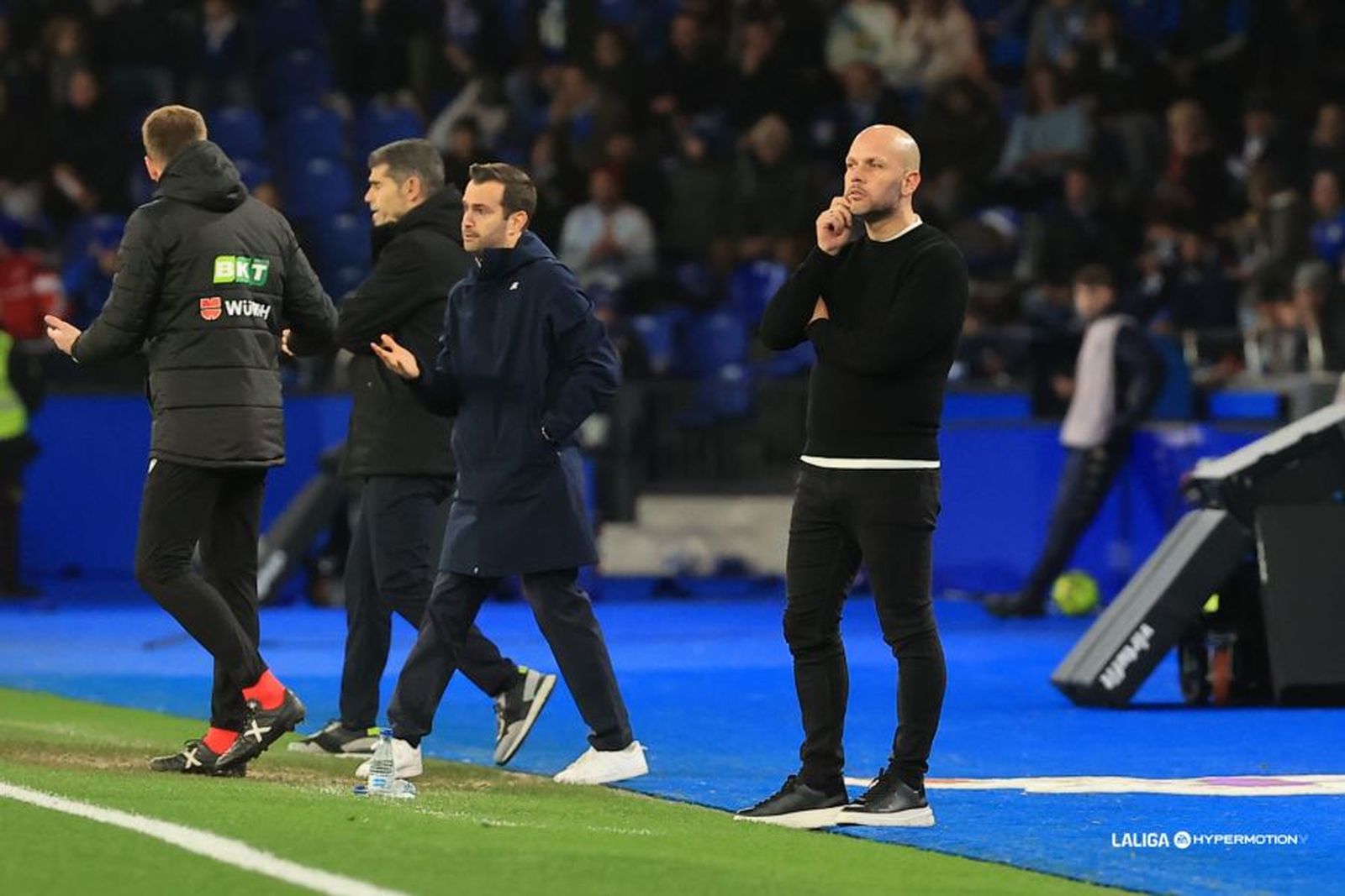 El técnico visitante en un partido anterior.