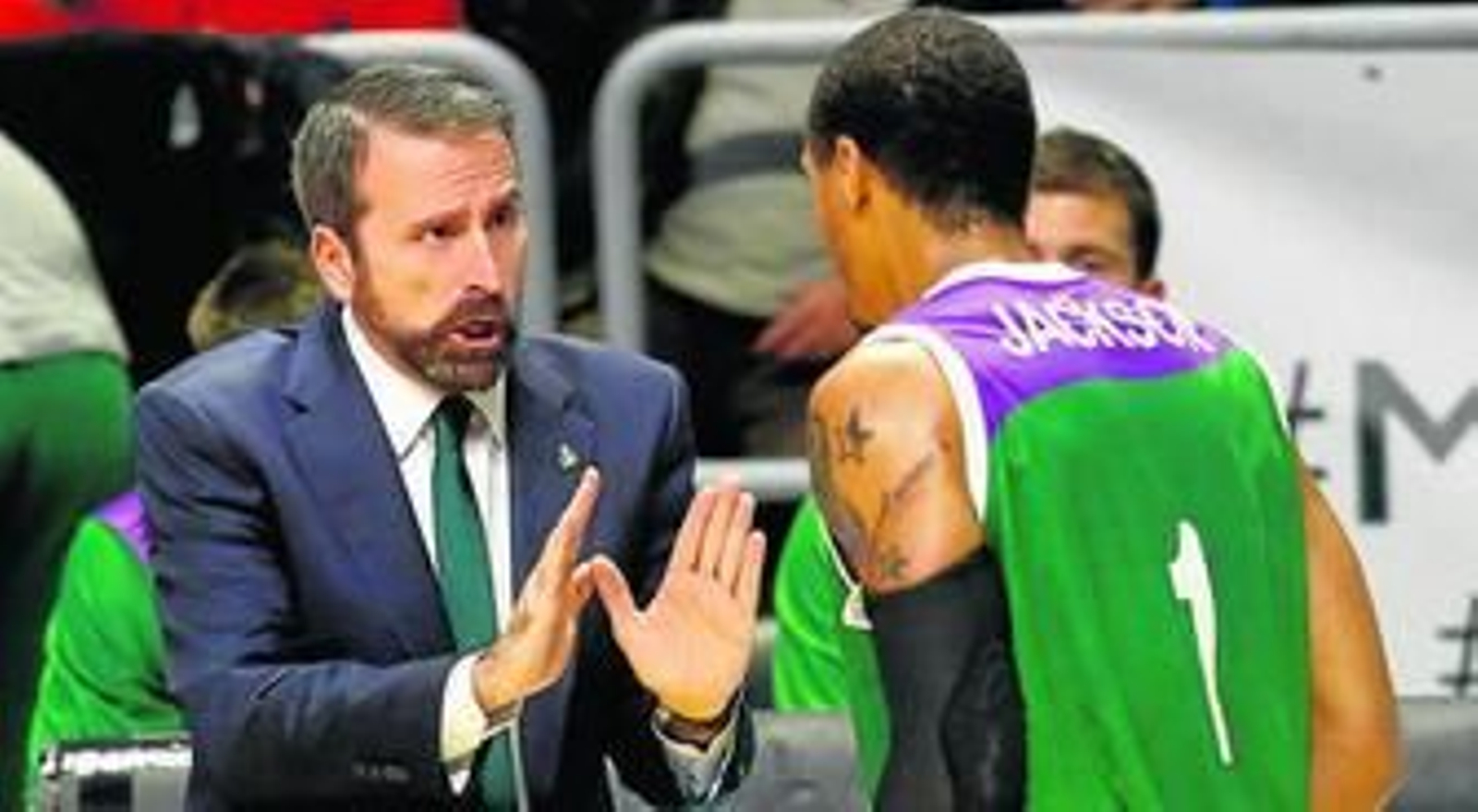 Plaza da indicaciones a Jackson.