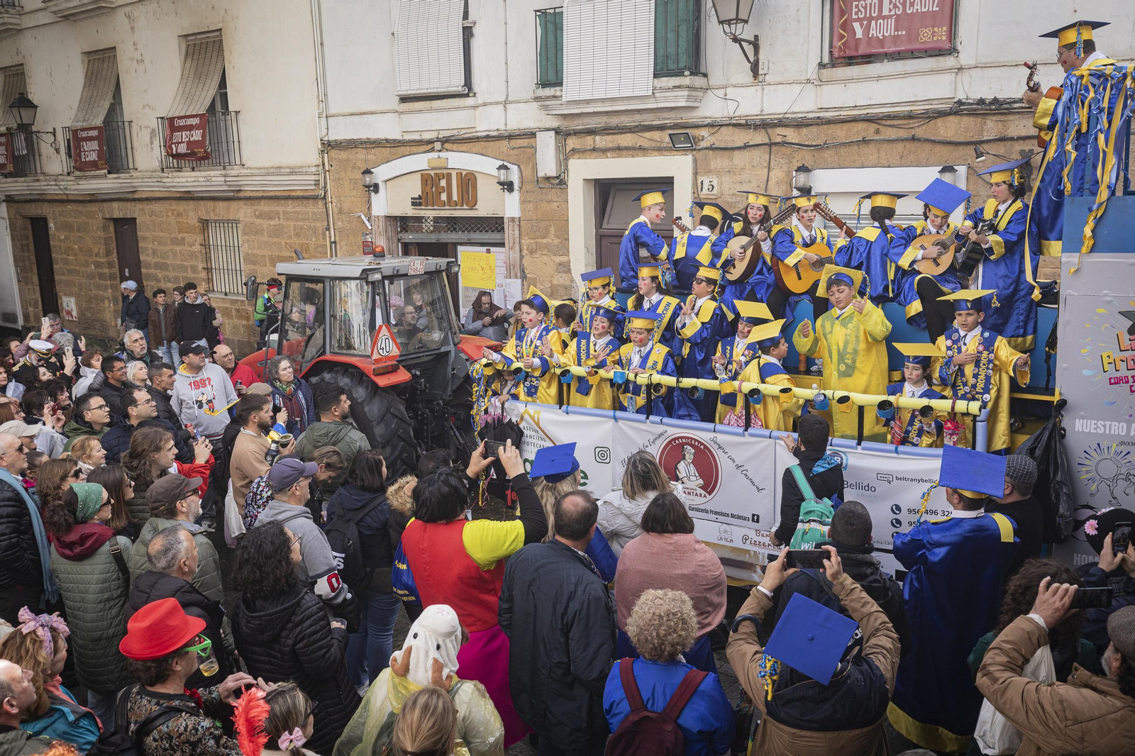 Las imágenes del segundo sábado de Carnaval de Cádiz 2025: Carrusel de coros bajo la lluvia
