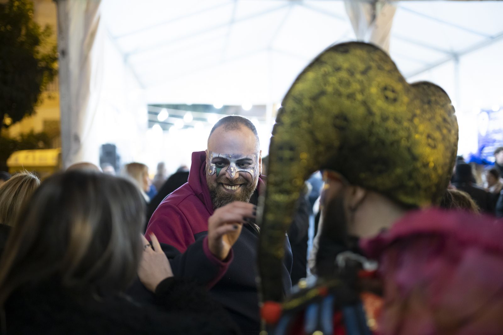 Ambiente del primer día de semifinal del Carnaval Colombino