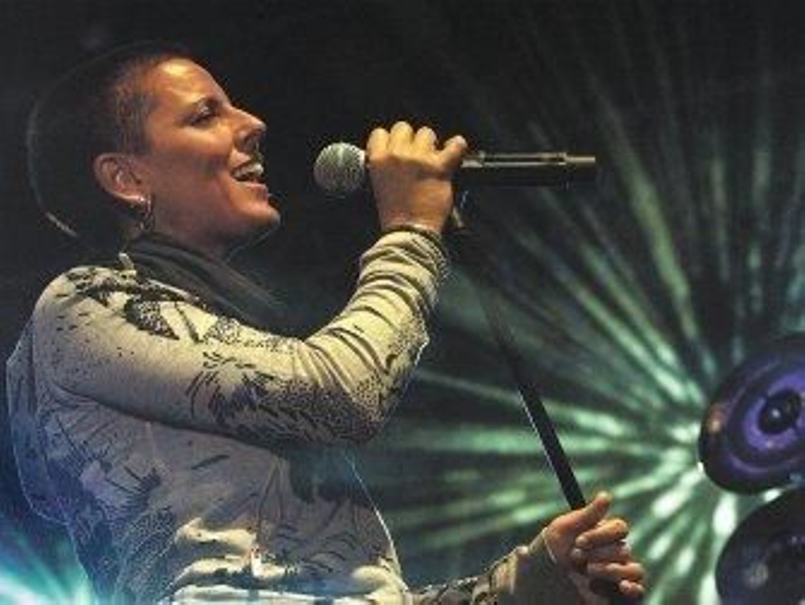 Chambao encandila en el Castillo de San Sebastián