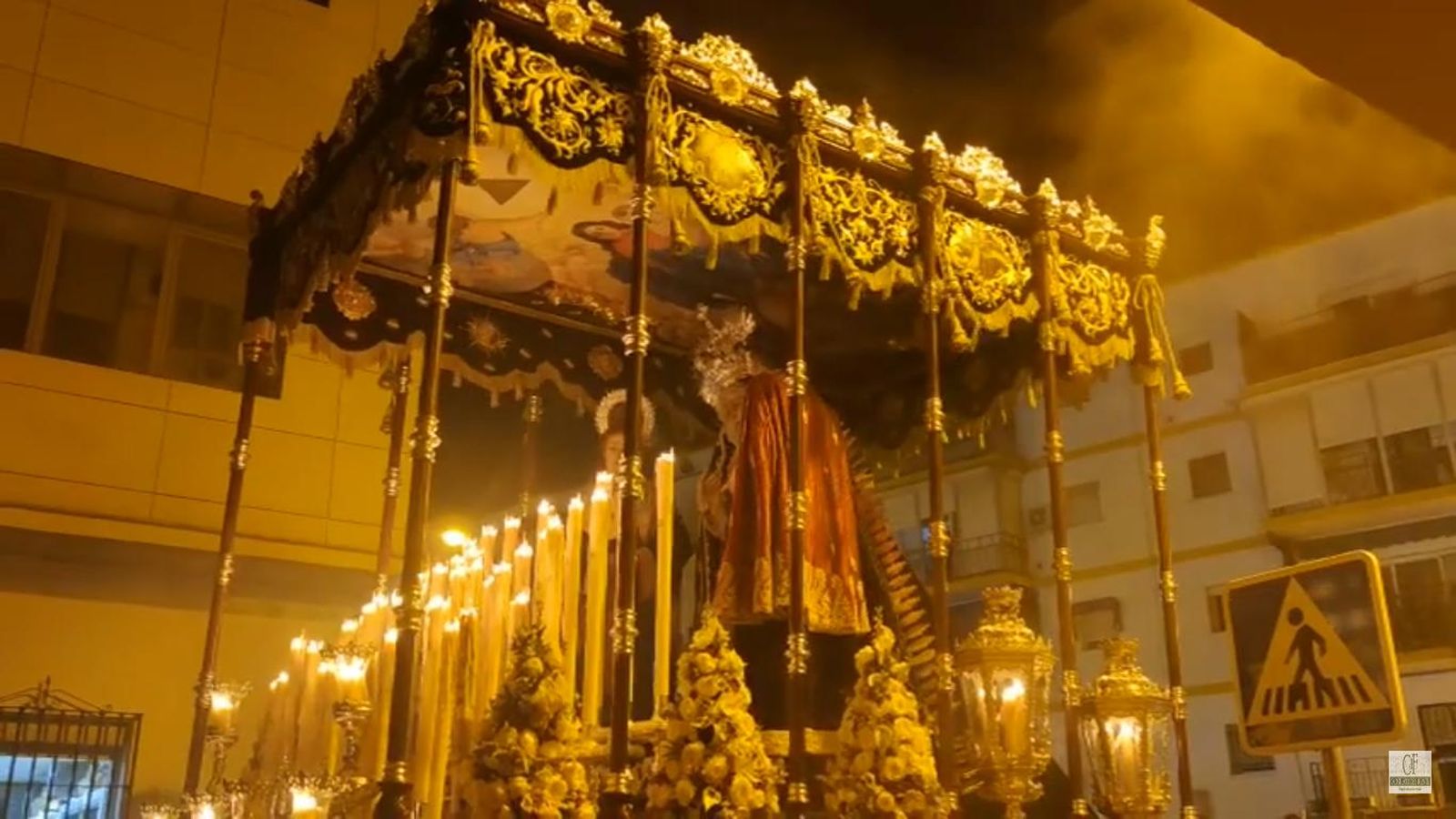La Virgen del Sol a los sones de su banda de cornetas y tambores