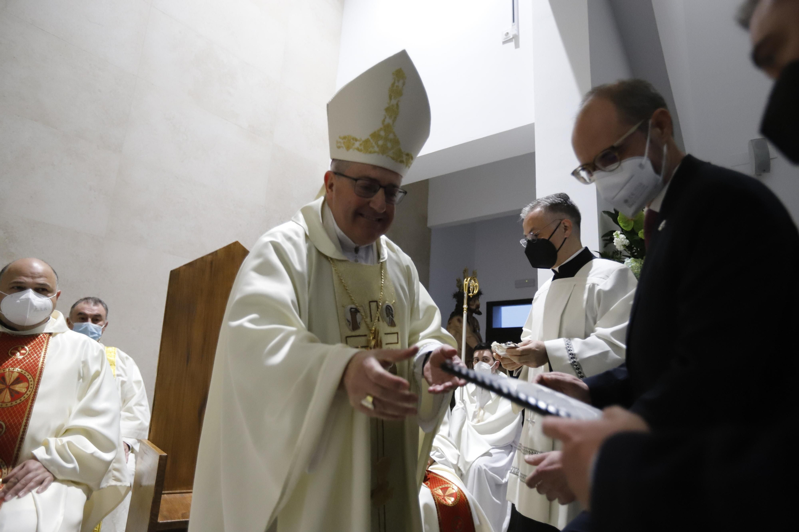 Imágenes de la consagración de la parroquia Cristo Sacerdote