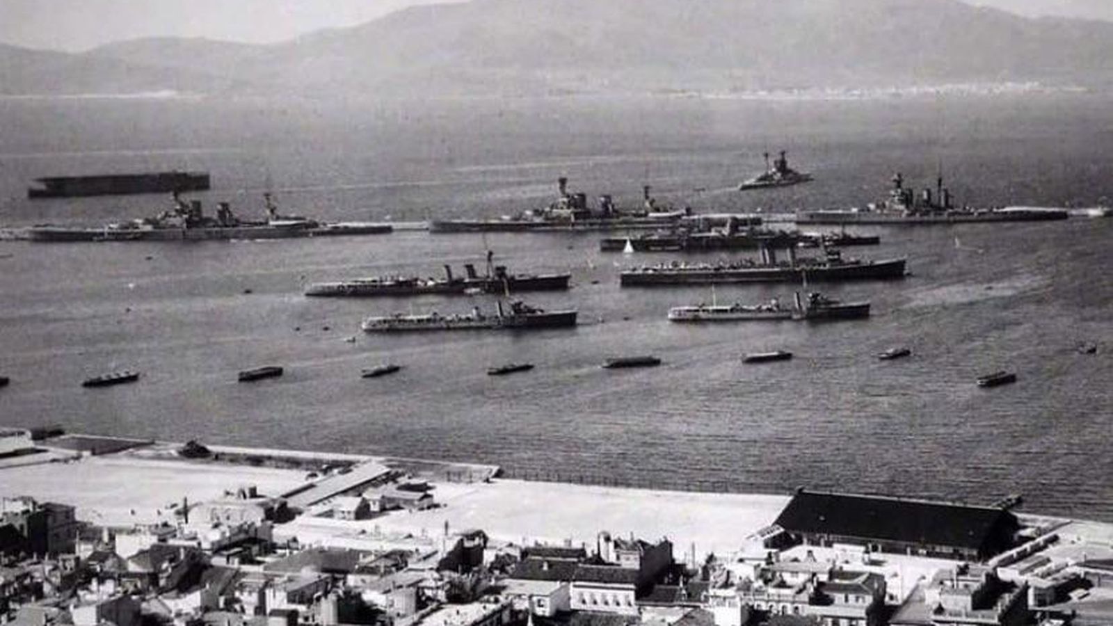 Visión del puerto interior de Gibraltar que durante la guerra fue el “hogar” de la Fuerza H y la principal razón que trajo hasta esta zona a las unidades especiales de asalto de la Marina