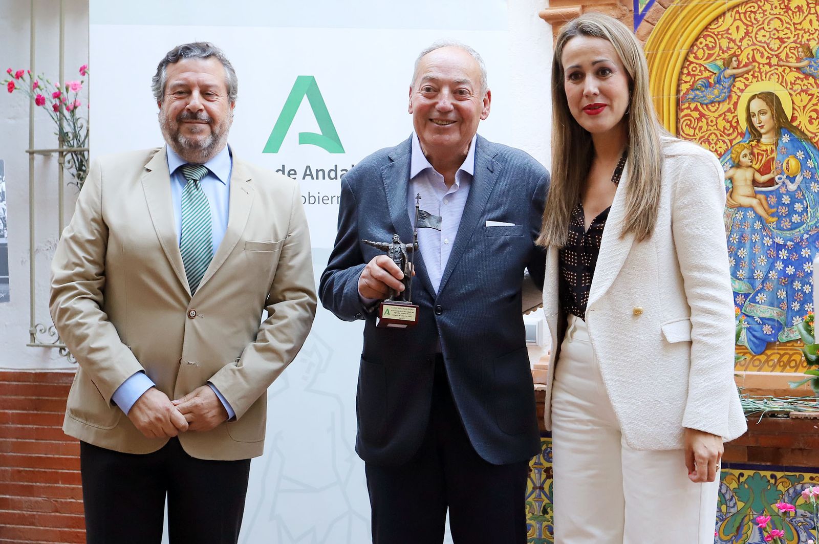 Imágenes del homenaje a 16 peñas taurinas de Huelva