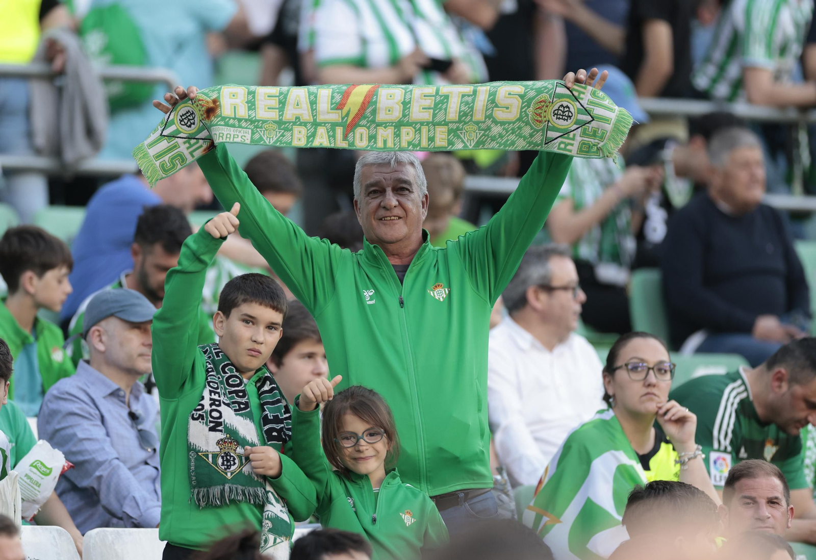 Búscate en las fotos del Betis - Osasuna