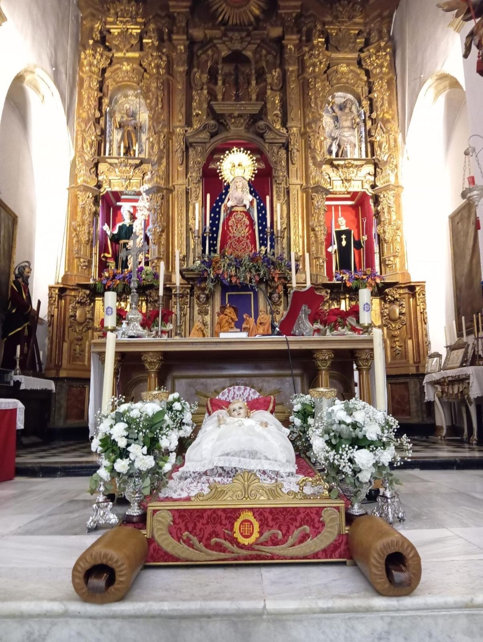 El Niño Jesús, sobre las andas en la que será portado este lunes.