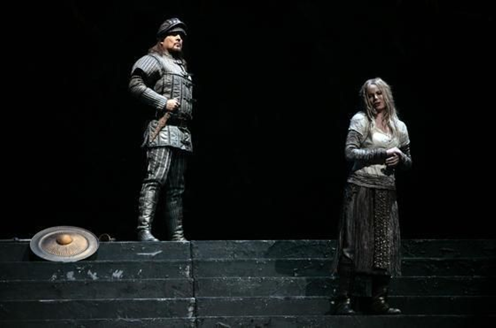 Imagen del ensayo general de 'Sárka' en el Teatro de la Maestranza. / Juan Carlos Muñoz