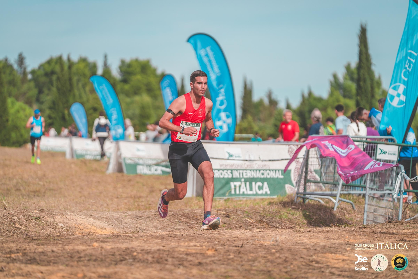 Búscate en las fotos del Cross de Itálica 2025 | 12