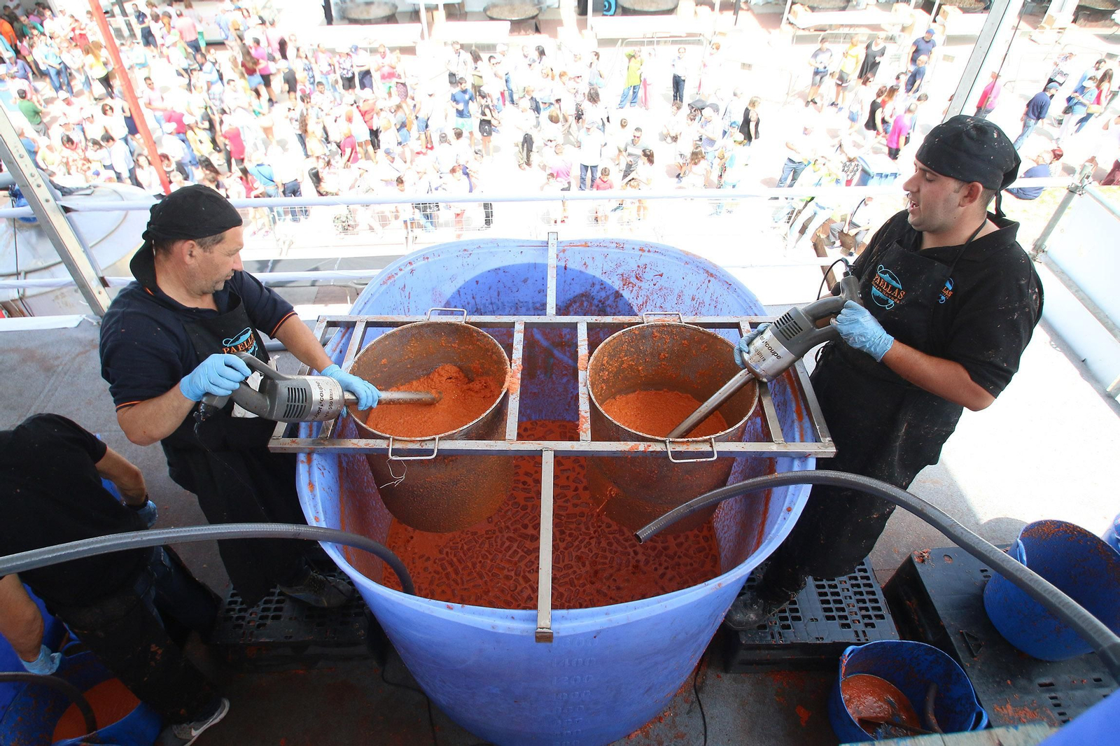 Fotogalería del récord Guinnes del gazpacho más grande del mundo
