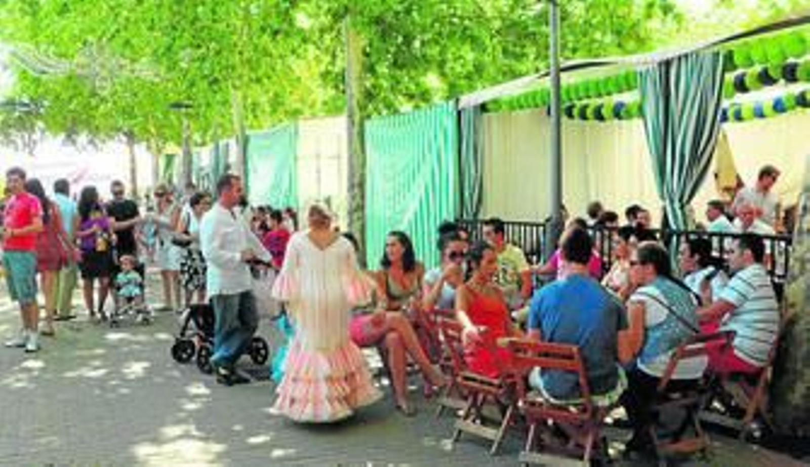 1. Imagen de la pasada edición de la feria. 3. La cantante Merche, en un reciente concierto en el Falla de Cádiz. 3. Cartel anunciador de este año, realizado por la artista Lola Romero.