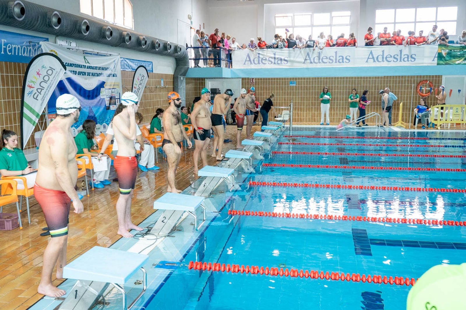 Participantes, antes del inicio de una de las pruebas