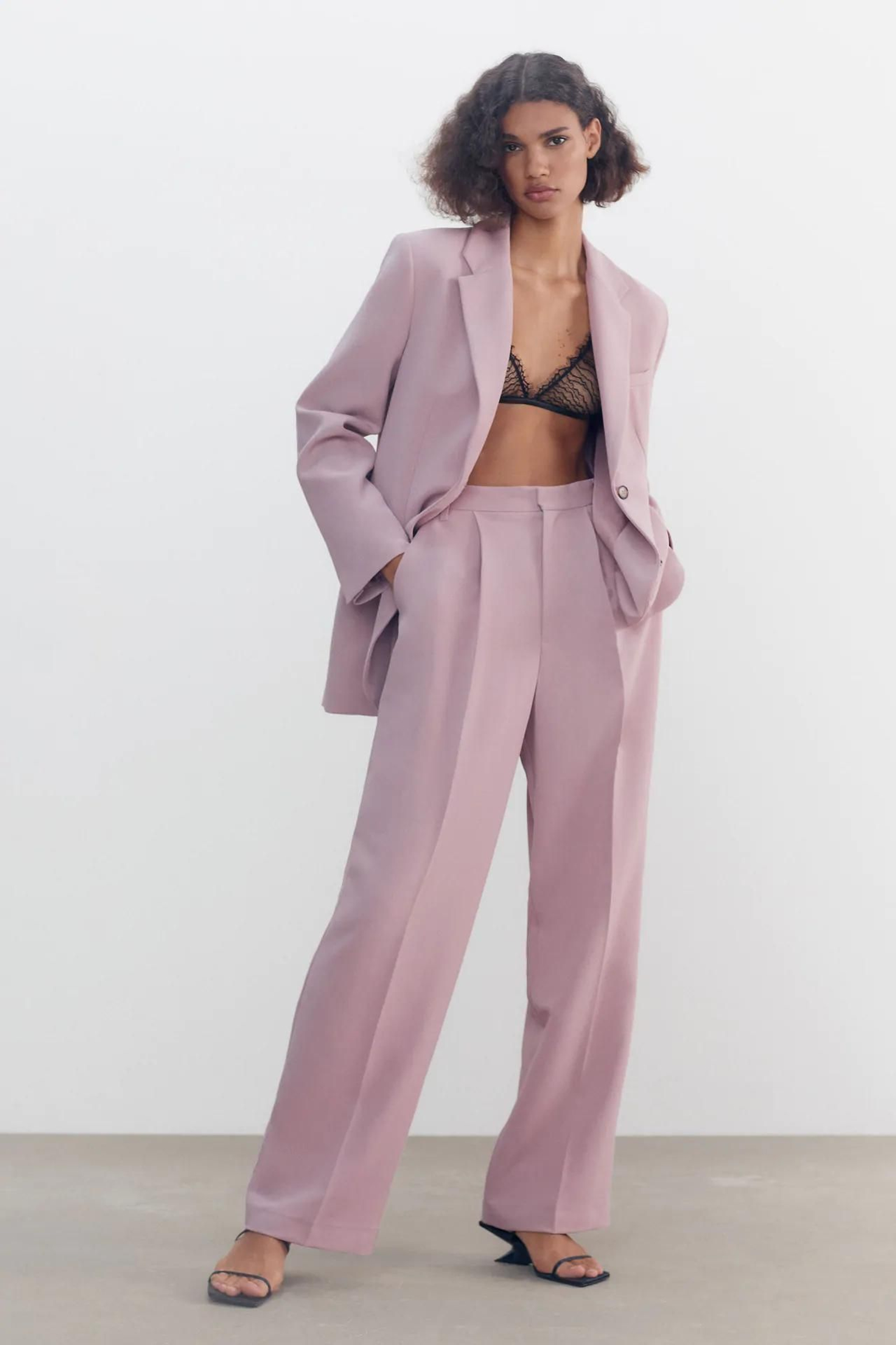Traje rosa de Zara. Traje rosa de Zara.