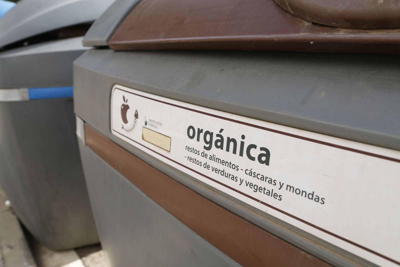 Contenedores marrones de residuos orgánicos