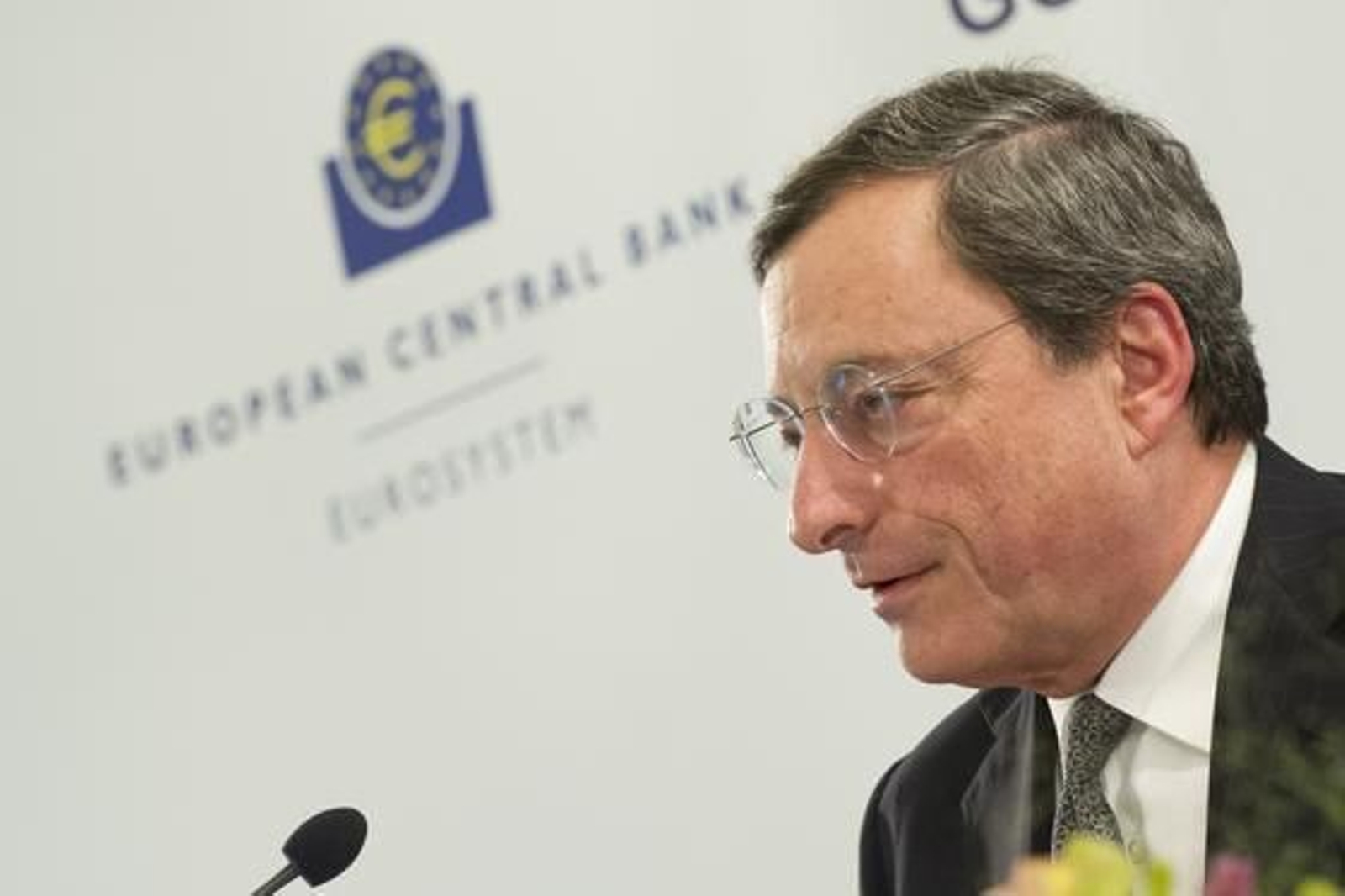Draghi dice que el programa de compra de deuda soberana está listo