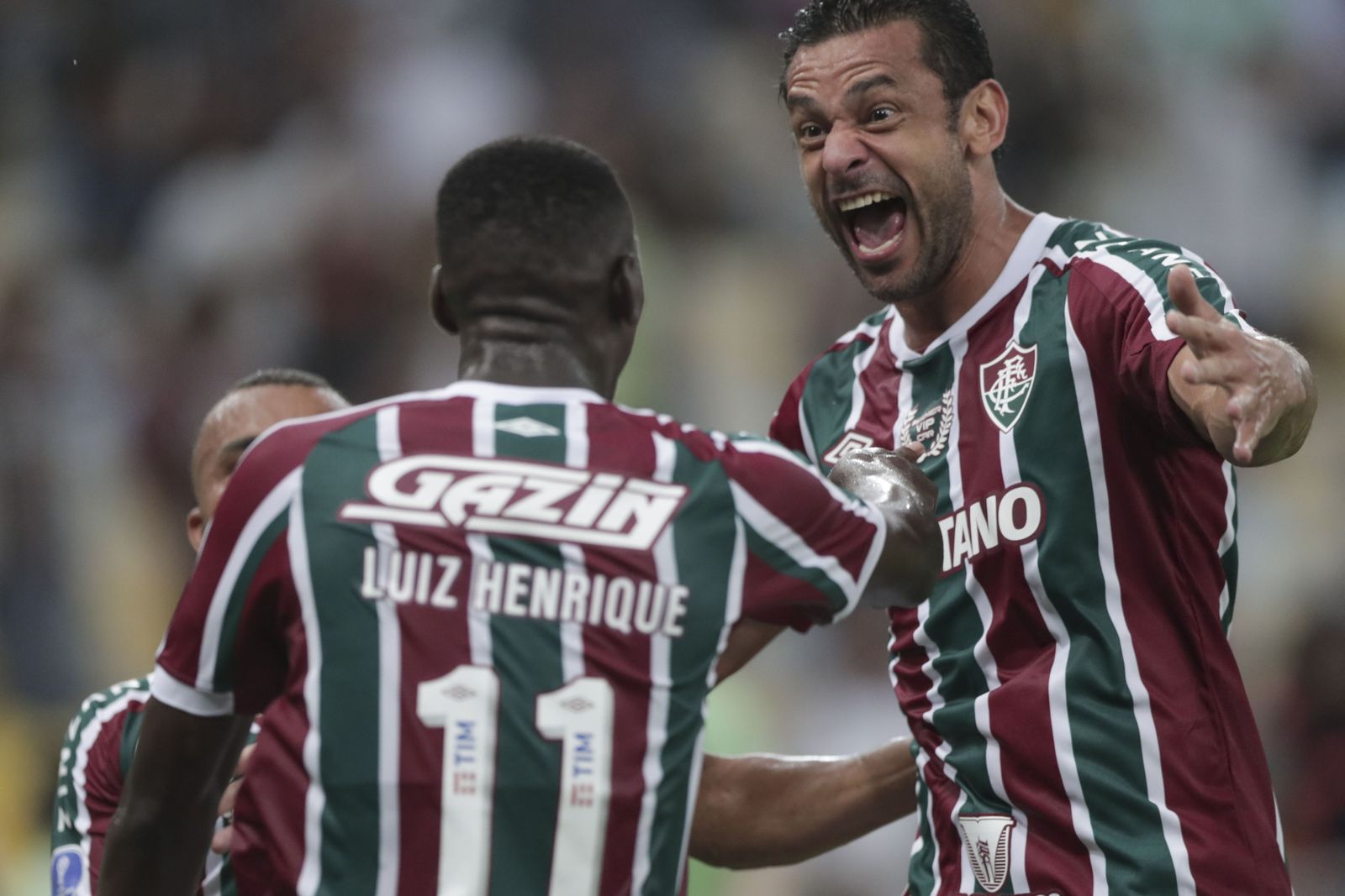 Luiz Henrique celebra su gol con Fred.