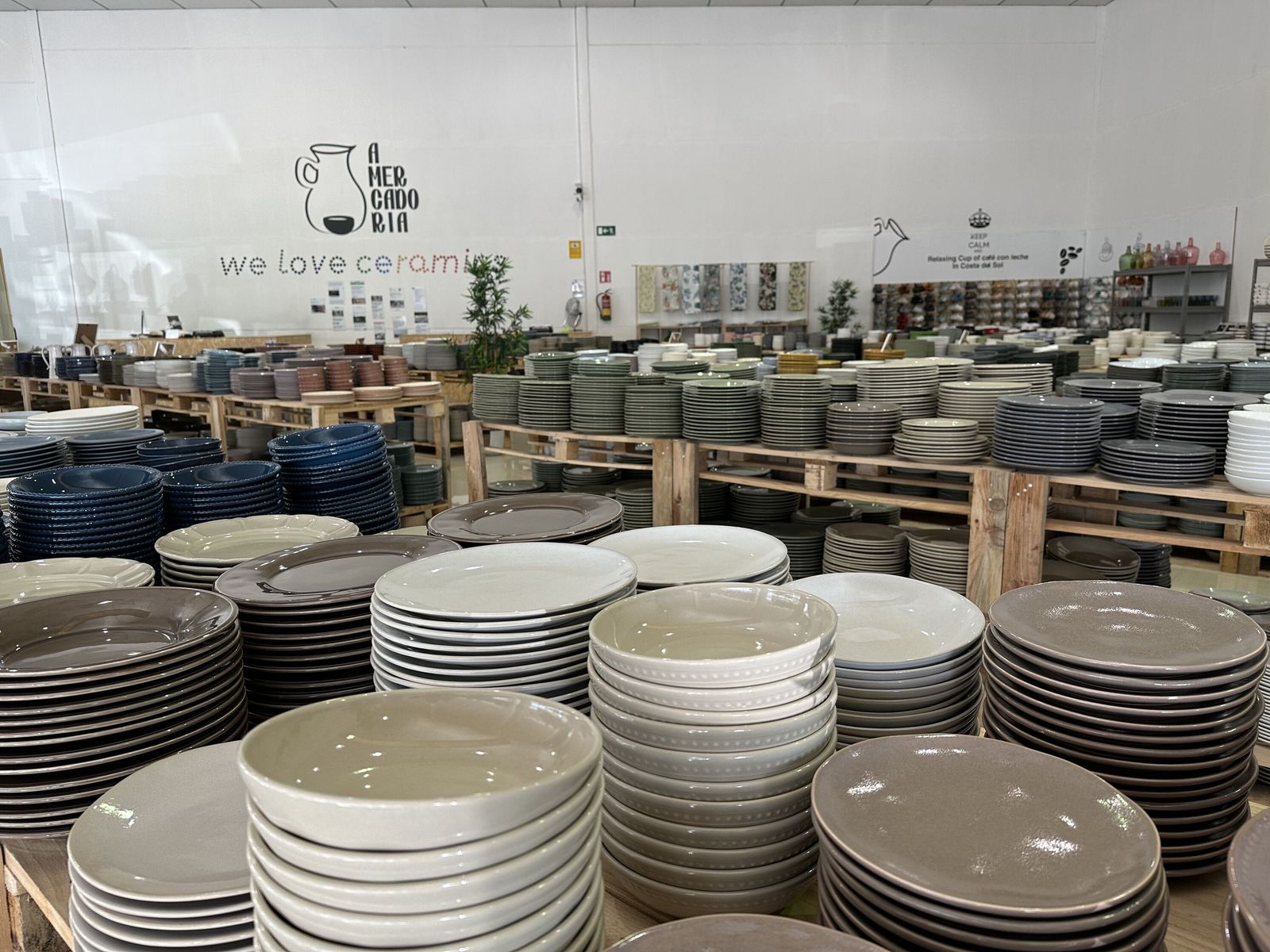 A Mercadoria, el Gigante de las vajillas al peso que está arrasando en Málaga