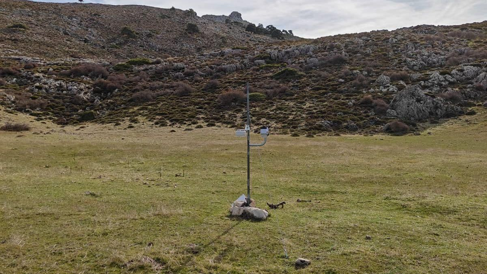 Estación en Nava de los Troncos que registra en tiempo real el clima.