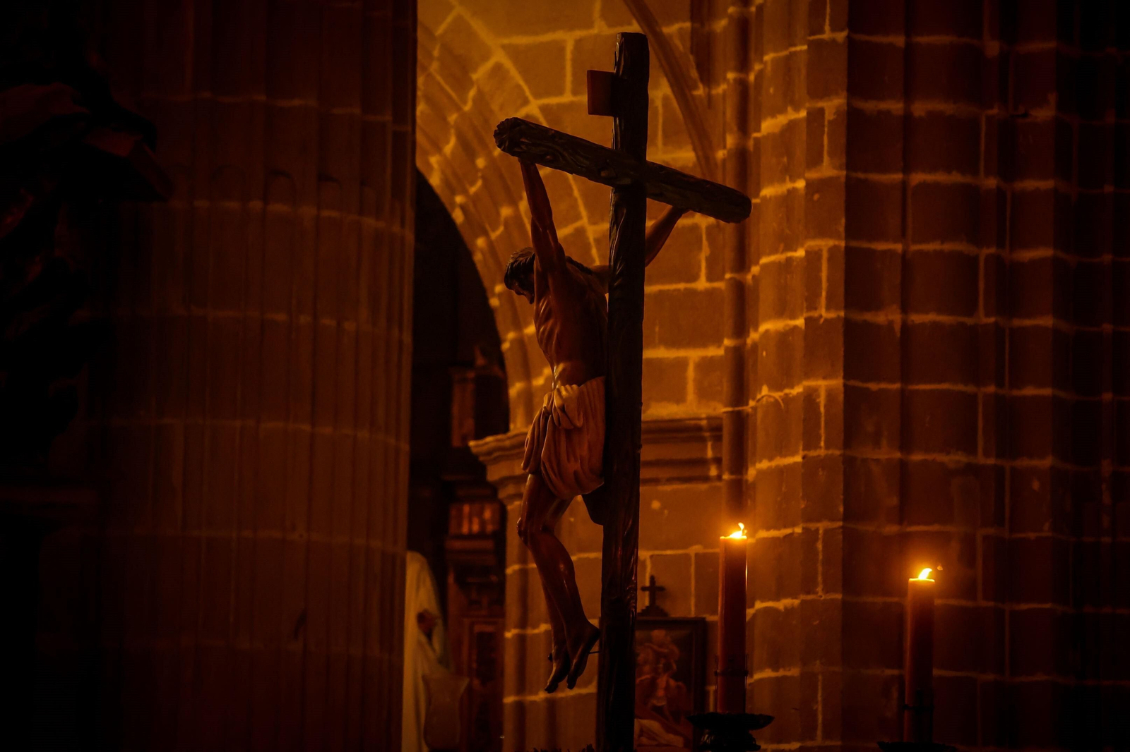 Madrugada del Viernes Santo en Jerez: imágenes de la Noche de Jesús
