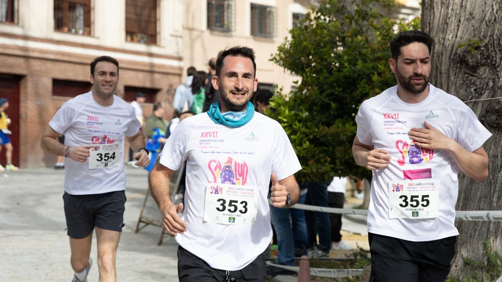 Más de 2.100 participantes corren para promover la salud en Jaén, en imágenes (1)